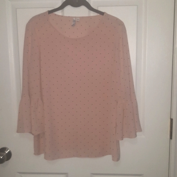 (M) Elle Baby Pink Polka dot Top with Bell Sleeves Ptp 20"×L24" - Picture 3 of 9